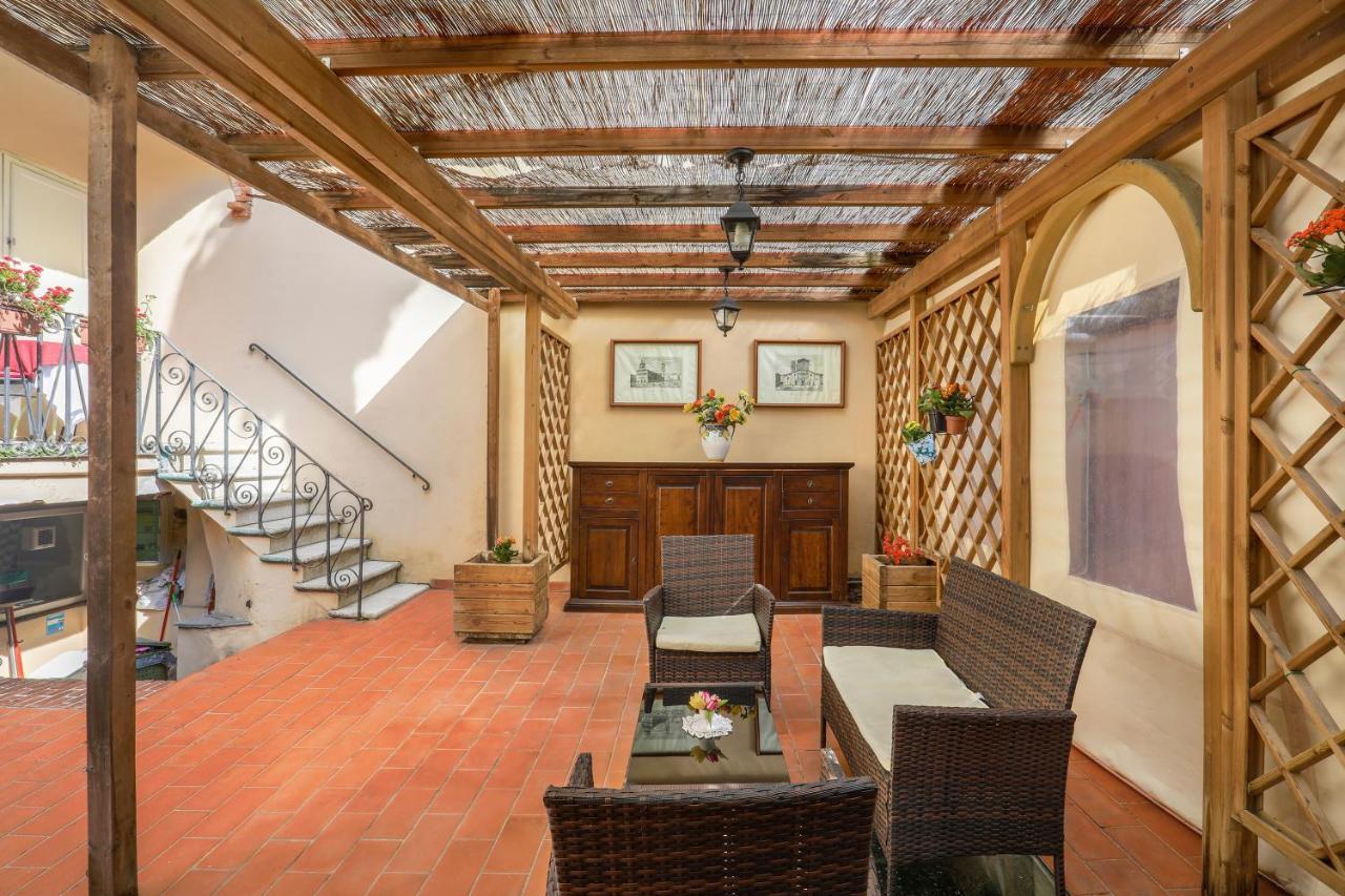 Antica Residenza Santa Chiara -City Center Lucca Luaran gambar