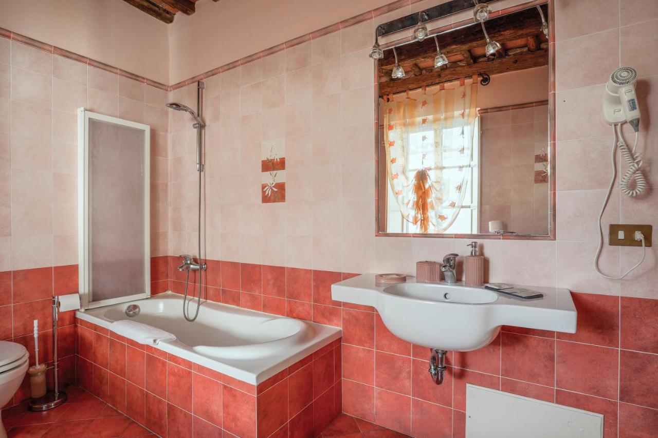 Antica Residenza Santa Chiara -City Center Lucca Luaran gambar