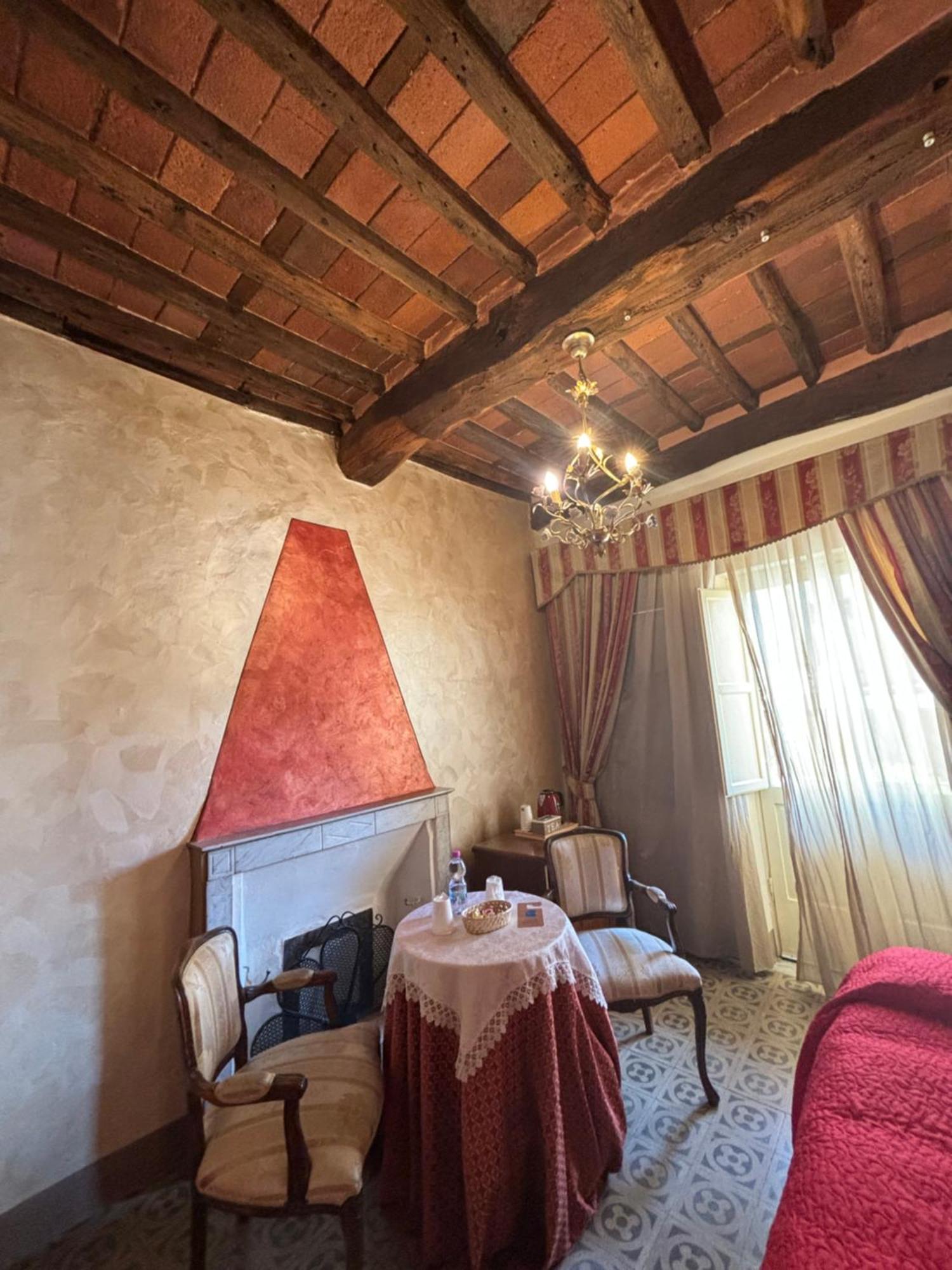 Antica Residenza Santa Chiara -City Center Lucca Luaran gambar