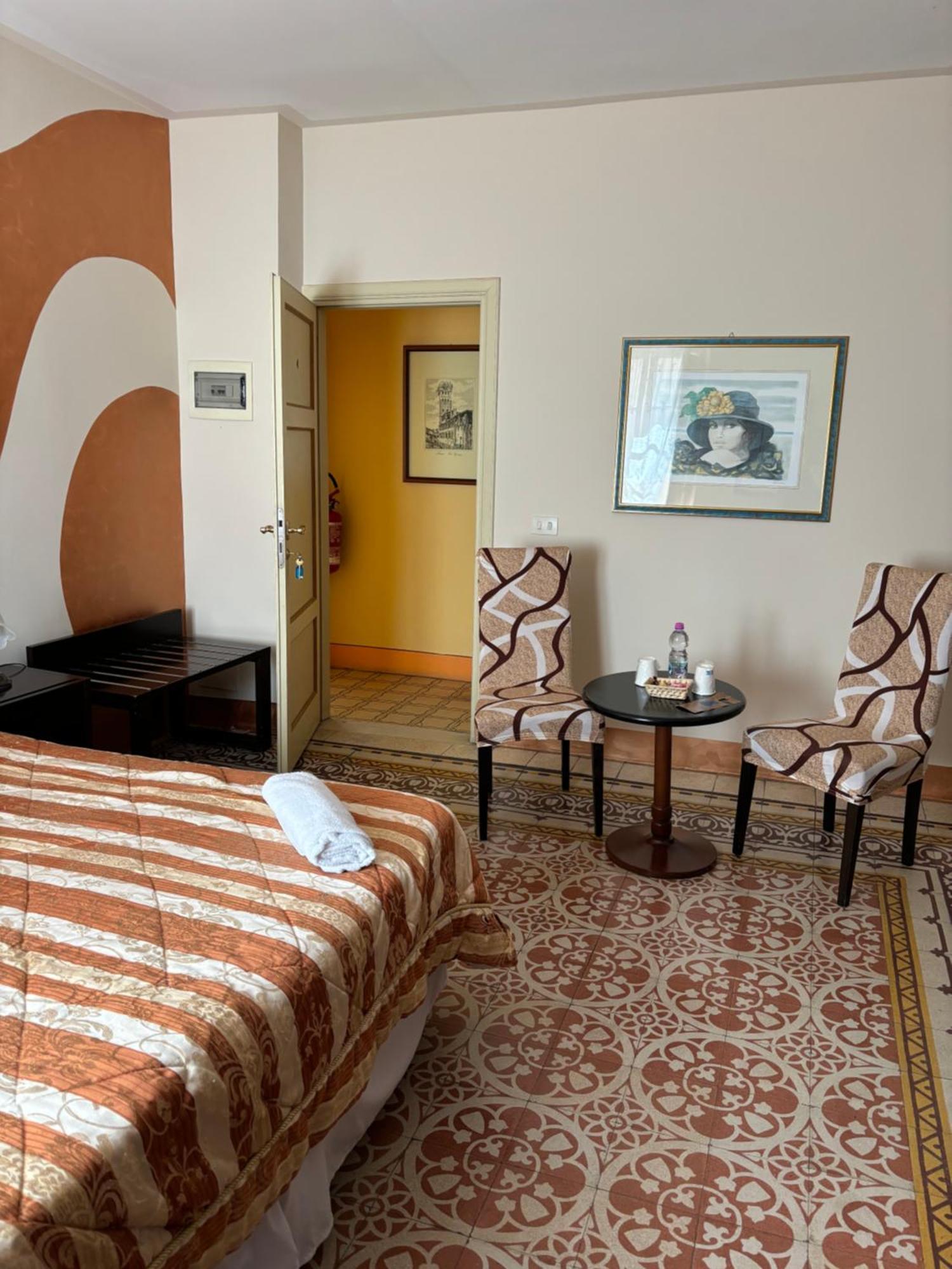 Antica Residenza Santa Chiara -City Center Lucca Luaran gambar