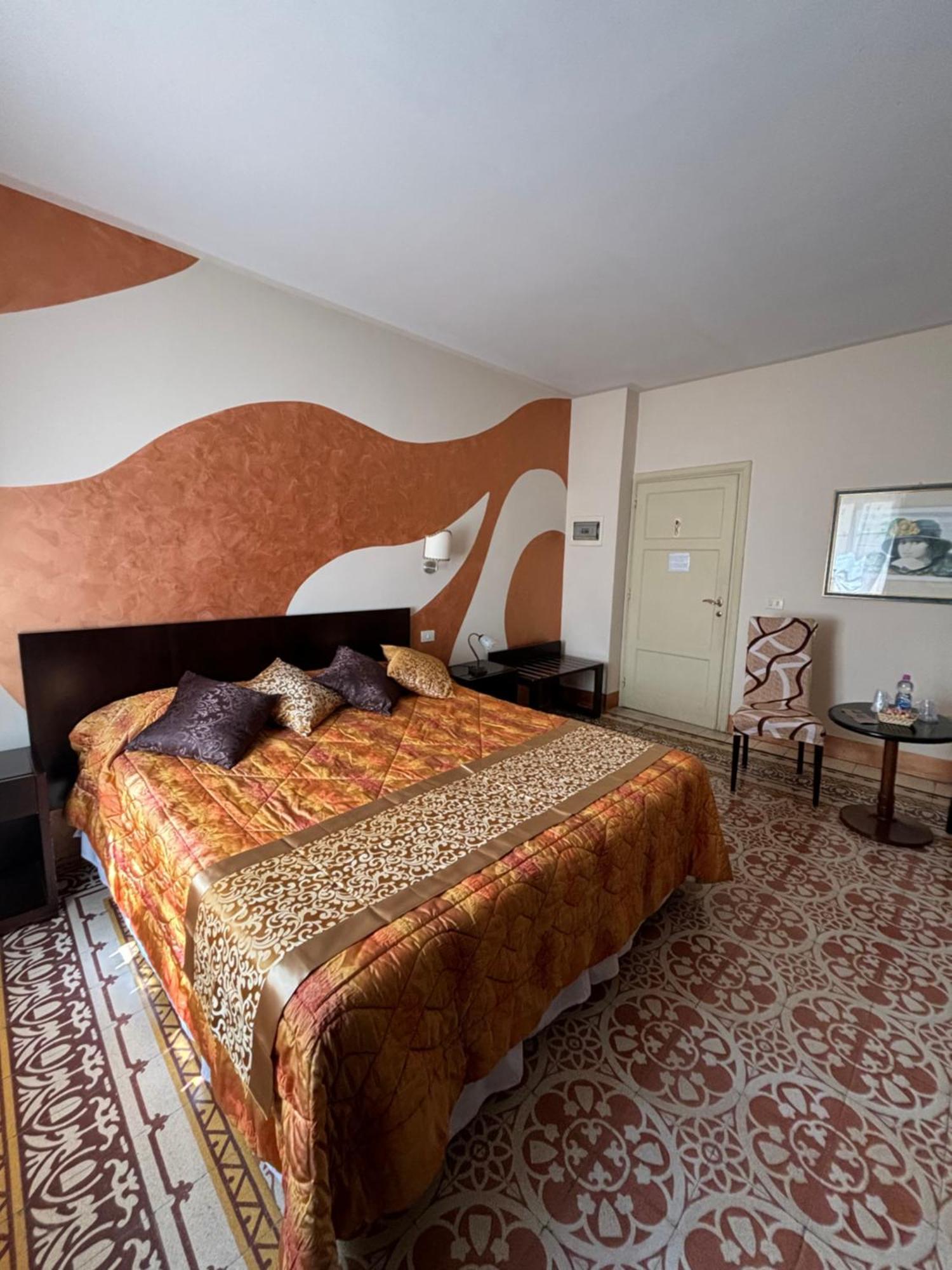 Antica Residenza Santa Chiara -City Center Lucca Luaran gambar