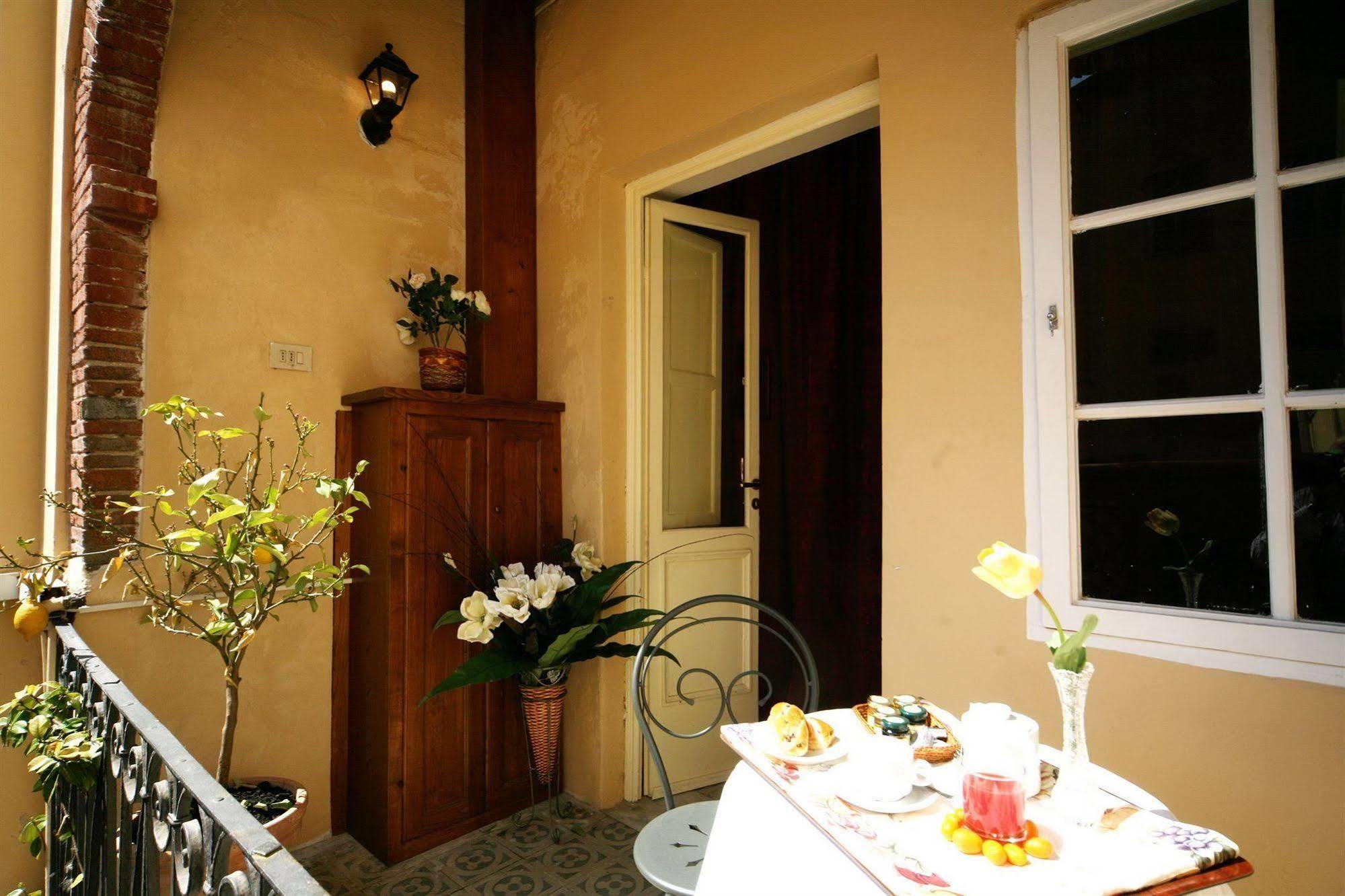 Antica Residenza Santa Chiara -City Center Lucca Luaran gambar